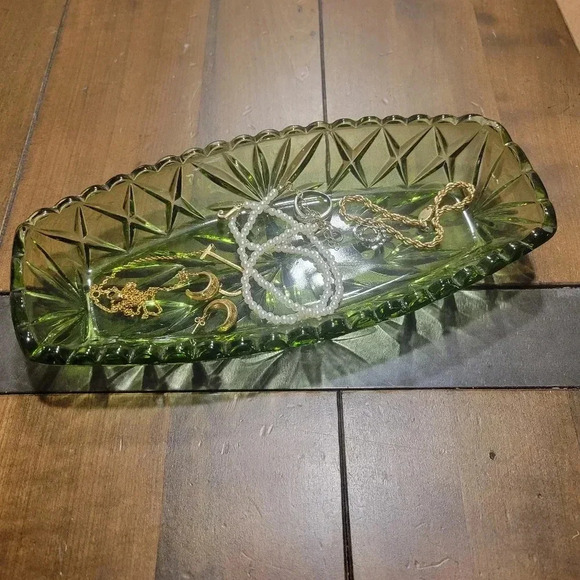 Vintage Hazel Atlas Green Oblong Glass Dish Cut Green Trinket Fish Tray Decor - Picture 1 of 5